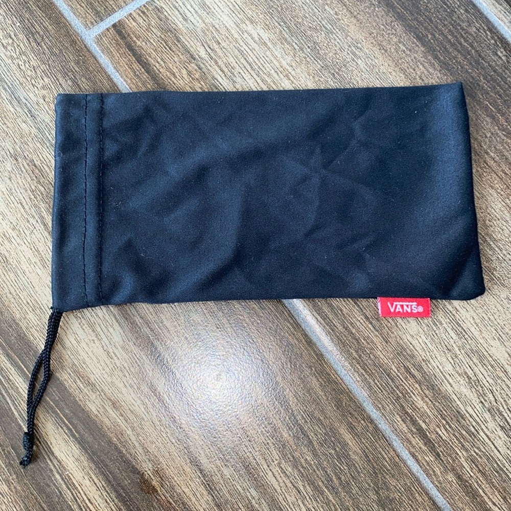 💋Vans unisex microfiber glass pouch with adjustable scrunch!